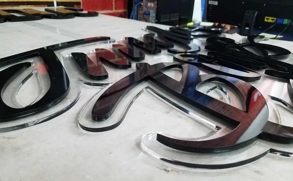 Chữ Mica Cắt Laser CNC Đa Dạng Màu Sắc Các loại chữ mica phổ biến tại Quảng Cáo 24h