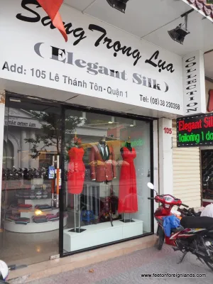 Dịch vụ làm bảng hiệu shop quần áo lấy liền