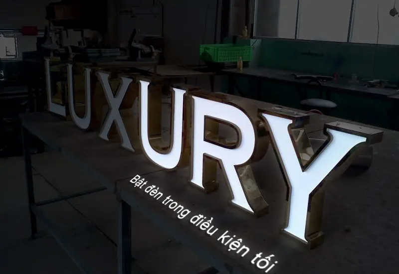 Chữ Viền Inox Mặt Mica Dẫn Sáng Có Đèn LED Ad Pro sở hữu đội ngũ thiết kế và kỹ thuật viên với hơn 10 năm kinh nghiệm trong lĩnh vực làm chữ inox mặt mica