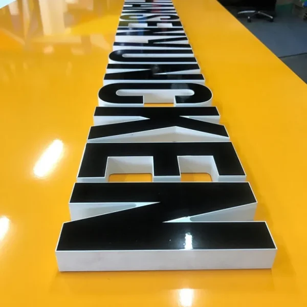 Chữ Mica Cắt Laser CNC Đa Dạng Màu Sắc Quảng Cáo 24h tự hào là đơn vị thiết kế, thi công hàng nghìn dự án chữ mica cho các khách hàng