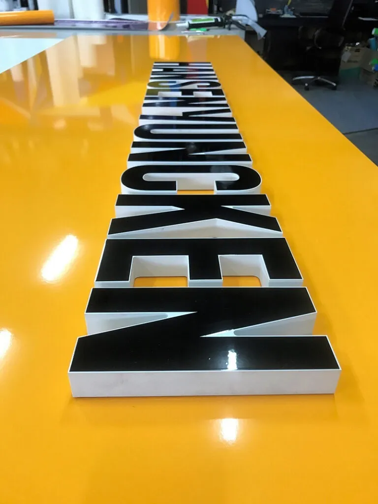 Chữ Mica Cắt Laser CNC Đa Dạng Màu Sắc Ad Pro tự hào là đơn vị thiết kế, thi công hàng nghìn dự án chữ mica cho các khách hàng