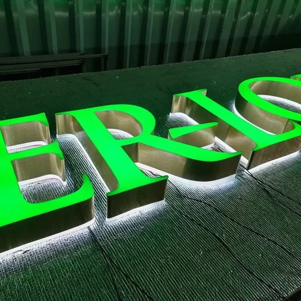 Quy trình thiết kế chữ inox tại Quảng Cáo 24h bắt đầu bằng buổi tư vấn chi tiết với khách hàng