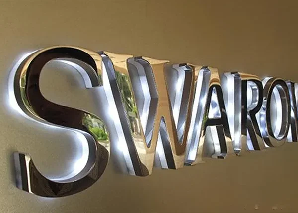 Chữ Inox Hắt Sáng Chân Hiệu Ứng Dạ Đèn LED Thiết kế chữ inox hắt sáng chân là một quy trình đòi hỏi sự tỉ mỉ, chính xác và óc thẩm mỹ cao