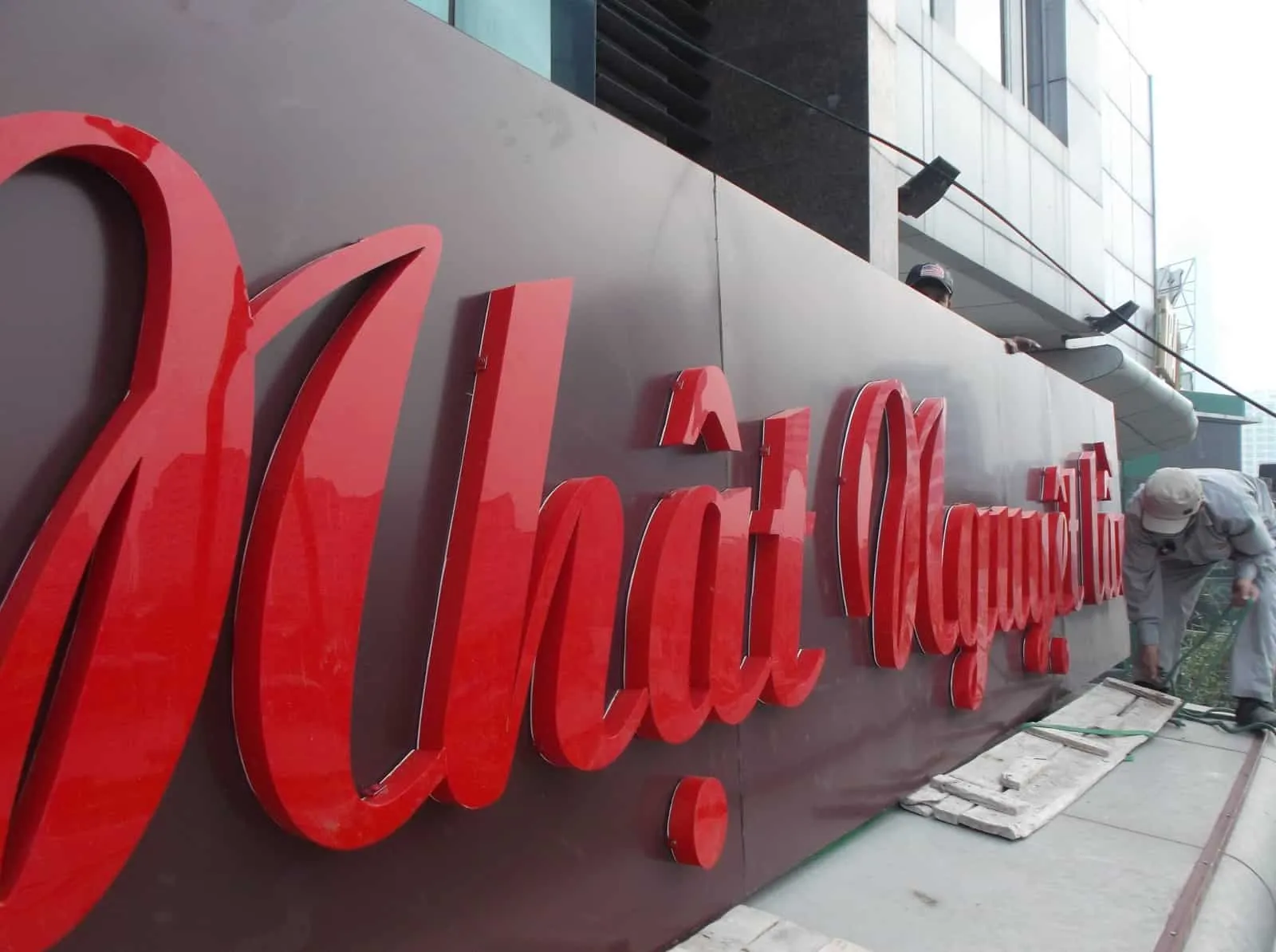 Chữ Mica Cắt Laser CNC Đa Dạng Màu Sắc Cấu trúc và kiểu dáng của chữ mica cũng rất đa dạng, mỗi loại đều mang đến hiệu quả thẩm mỹ và chức năng khác nhau